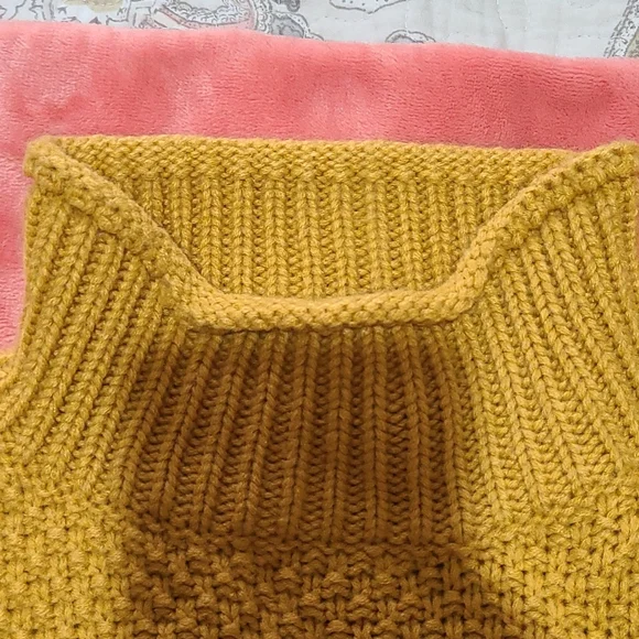 Sweater. - Picture 6 of 10